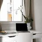 Апартаменты Belvedere 237b Lakeview Luxury Гиффа