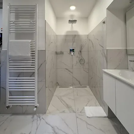 Belvedere 237b Lakeview Luxury 아파트